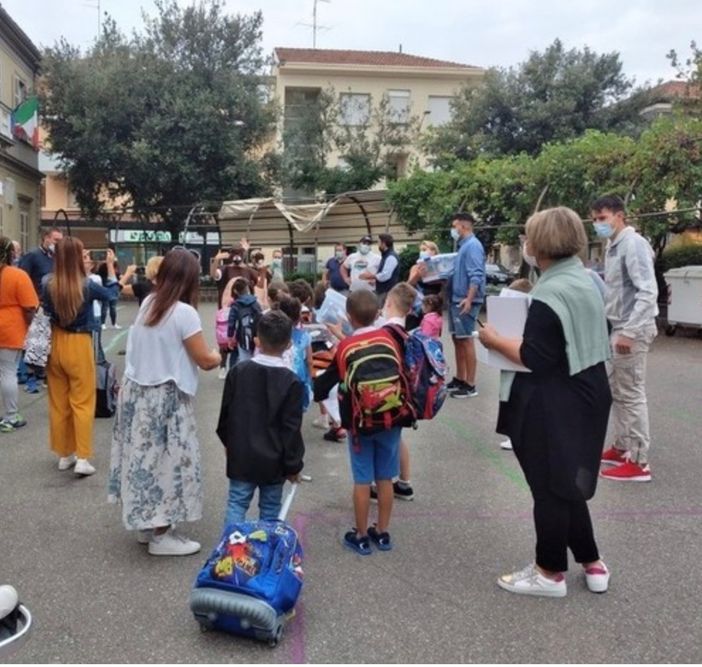 Scuola, rientro a settembre senza mascherine