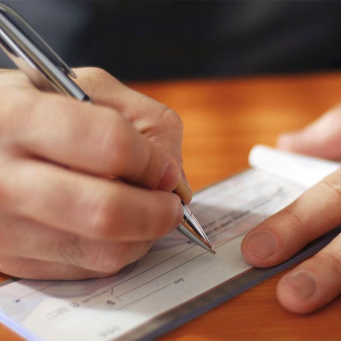 Paga mille chili di riso con un assegno "fantasma" Paga mille chili di riso con un assegno "fantasma"