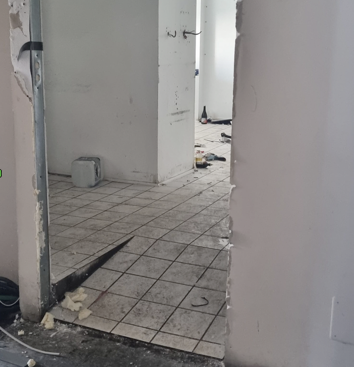 Degrado e incuria alla caffetteria e al ristorante dell'ex 18: che fa l'amministrazione? Degrado e incuria alla caffetteria e al ristorante dell'ex 18: che fa l'amministrazione?