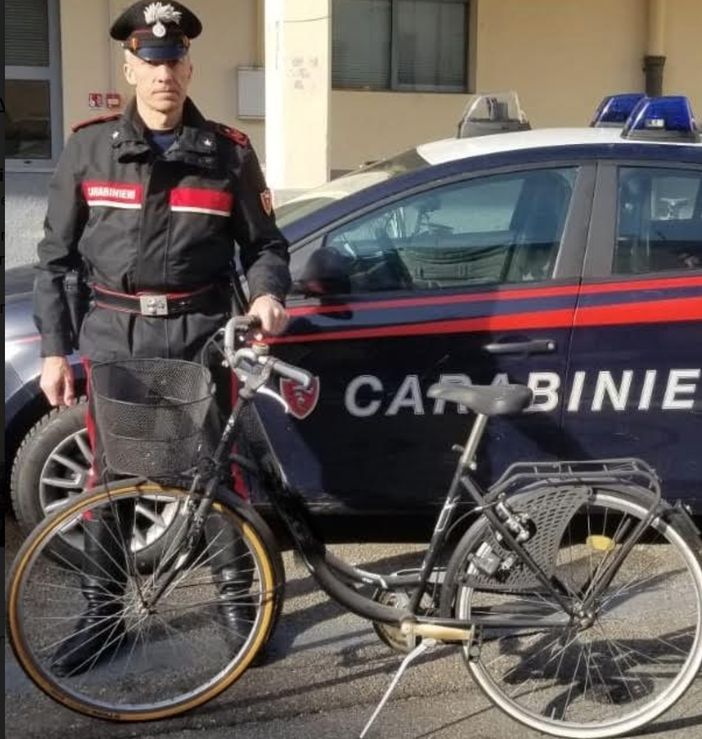 Urli, schiamazzi e furto in corso Libertà: nei guai 5 "fracassoni"