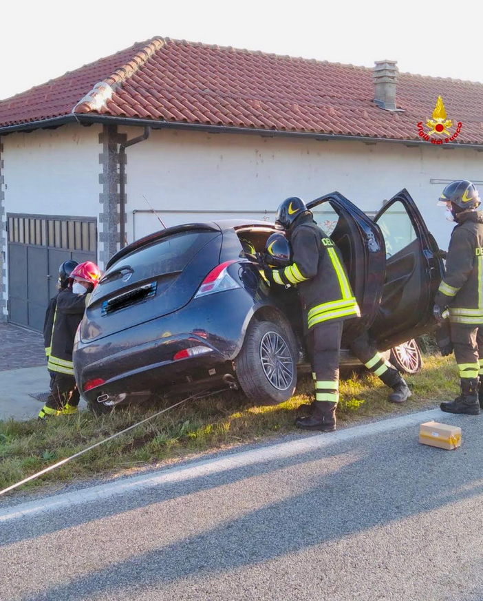 Tronzano: tre persone in ospedale dopo uno scontro tra due auto
