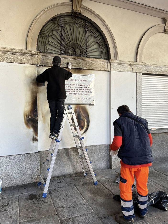 Ubriaco e in stato di alterazione l'autore del danneggiamento alla lapide delle Foibe