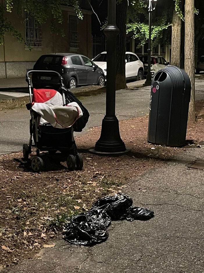 I rifiuti abbandonati... viaggiano in passeggino