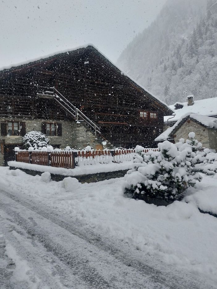 Neve sulla Valsesia: precipitazioni anche sui centri abitati