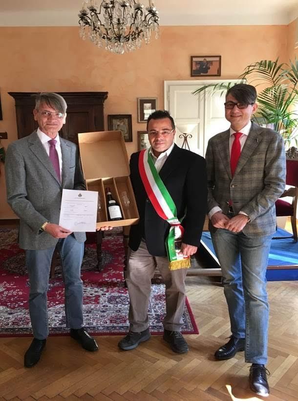 Borgosesia: prima coppia gay nel registro delle unioni civili Borgosesia: prima coppia gay nel registro delle unioni civili