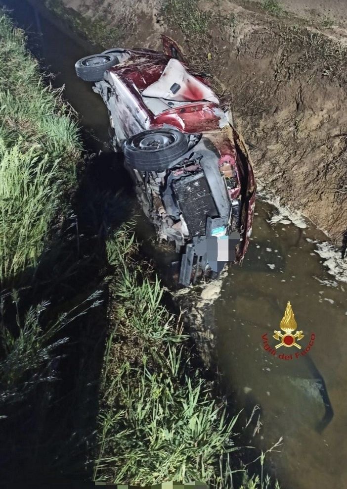 Fuori strada con l'auto tra Ronsecco e Lachelle