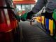 Tregua Iran-Usa e caro carburanti, per il calo dei prezzi bisognerà aspettare Tregua Iran-Usa e caro carburanti, per il calo dei prezzi bisognerà aspettare