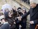 Mattarella a Praga, i ragazzi entusiasti lo salutano con l'Inno di Mameli Mattarella a Praga, i ragazzi entusiasti lo salutano con l'Inno di Mameli
