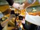 "Troppi voli dirottati a causa di passeggeri ubriachi", Ryanair chiede di vietare l'alcol negli aeroporti al mattino
