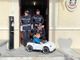 Raccontano sui social la sparizione dell'auto elettrica del figlio: carabinieri e Polizia locale la recuperano