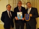 Il presidente del Rotary Santhia-Crescentino Agostino Pino (al centro), il past presidente Livio Autino e il presidente di Ipsia Vercelli espongono la targa che sarà affissa alla Estrela do Mar