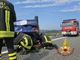 Incidente sulla A25: una persona intrappolata nell'auto ribaltata