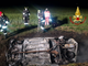 Finisce fuori strada e l'auto prende fuoco - LE FOTO Finisce fuori strada e l'auto prende fuoco - LE FOTO