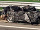 Porsche si schianta contro un tir: morto un giovane papà, ferita la bambina