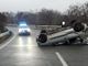Biella, auto si capotta al curvone della superstrada Biella, auto si capotta al curvone della superstrada