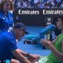 Australian Open, crampi per Alcaraz. E il medical time out fa infuriare Zverev Australian Open, crampi per Alcaraz. E il medical time out fa infuriare Zverev