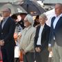 Ecclestone torna sul podio, premia Russell con la medaglia del presidente Fia