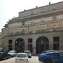La facciata di piazza Zumaglini del palazzo ex cinema Viotti La facciata di piazza Zumaglini del palazzo ex cinema Viotti