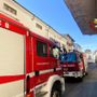Trino, principio di incendio sul tetto di una casa