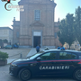 Aggredisce i Carabinieri dopo aver dato in escandescenze vicino alla parrocchia