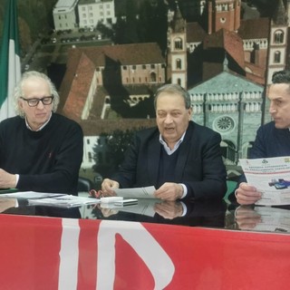 Abiti usati, la raccolta diventa porta a porta