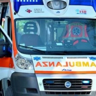 Novara, auto ribaltata in Tangenziale: feriti due bambini, uno è in codice rosso