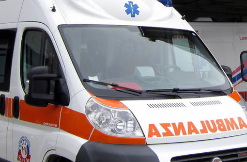 Robbio, minicar urta un camion, soccorsa una 52enne Robbio, minicar urta un camion, soccorsa una 52enne