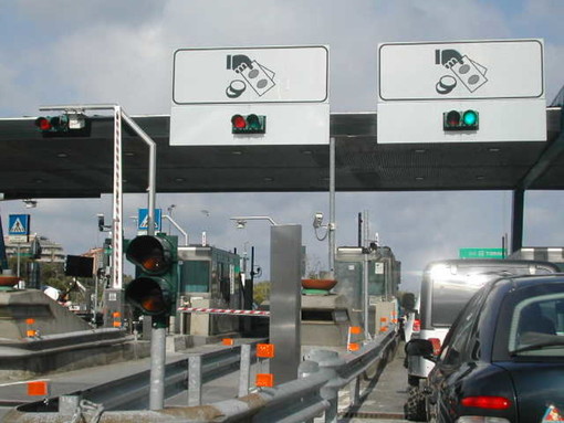 A26: chiusure nel tratto Stroppiana - Vercelli Est. Le alternative A26: chiusure nel tratto Stroppiana - Vercelli Est. Le alternative