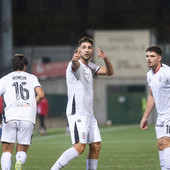Bertoli esulta dopo il gol (foto Devecchi)