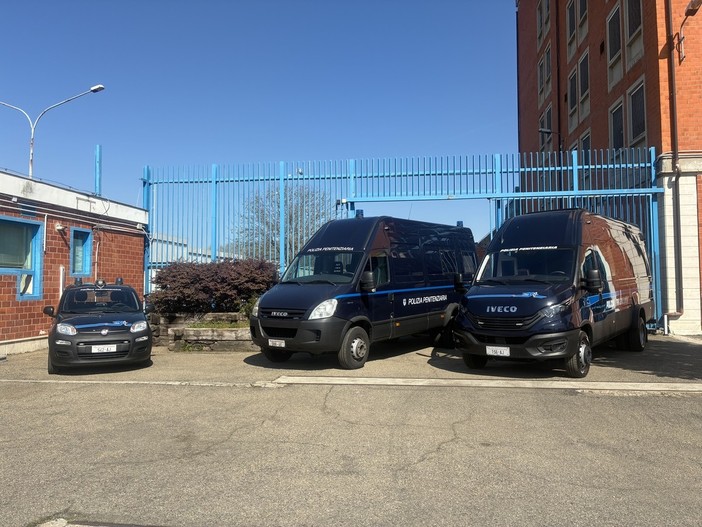 Undici ore su un tetto, minacciando di gettarsi nel vuoto: tensione in carcere