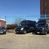 Undici ore su un tetto, minacciando di gettarsi nel vuoto: tensione in carcere