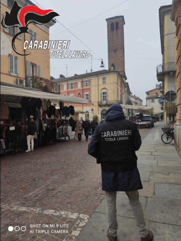 Manodopera non in regola al mercato: multe, denunce e sospensione dell'attività Manodopera non in regola al mercato: multe, denunce e sospensione dell'attività