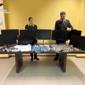 Borgosesia, furto in Comune: fugge con i pc stoccati in cassonetto dei rifiuti Borgosesia, furto in Comune: fugge con i pc stoccati in cassonetto dei rifiuti