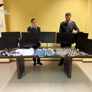 Borgosesia, furto in Comune: fugge con i pc stoccati in cassonetto dei rifiuti