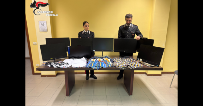 Borgosesia, furto in Comune: fugge con i pc stoccati in cassonetto dei rifiuti Borgosesia, furto in Comune: fugge con i pc stoccati in cassonetto dei rifiuti