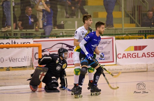Una fase di gioco fra Engas Hockey Vercelli e GSH Trissino in una foto di Ilaria Pozzato.