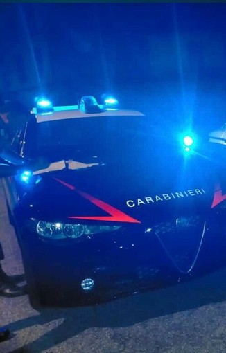Colpisce la madre con calci e pugni e la manda in ospedale in codice rosso