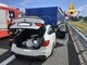Schianto in autostrada, BMW incastrata sotto un camion