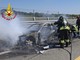 Auto in fiamme sulla A5