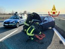 Incidente tra tre auto, un ferito bloccato tra le lamiere