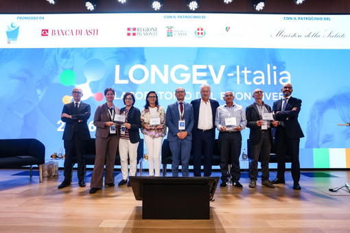 La consegna del Premio LONGEV-Italia nell’Auditorium di Banca di Asti. La consegna del Premio LONGEV-Italia nell’Auditorium di Banca di Asti.