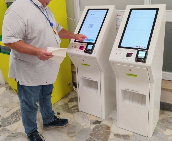 Asl, nuovi totem multifunzione al posto dei punti gialli Asl, nuovi totem multifunzione al posto dei punti gialli