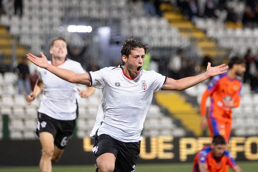 Pagliari esulta dopo il gol (foto Devecchi) Pagliari esulta dopo il gol (foto Devecchi)