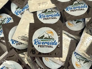 Quarona: mille profilattici in distribuzione al Riverside Festival Quarona: mille profilattici in distribuzione al Riverside Festival
