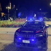 In bicicletta, non si ferma all'alt dei carabinieri: inseguito e bloccato