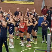 Gran festa dopo la vittoria che ha sancito la promozione in B