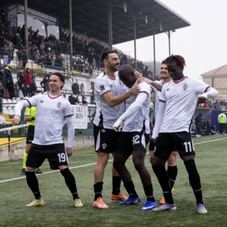 La squadra esulta dopo il gol (f. Devecchi)