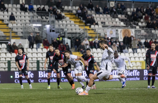 Come si appresta a tirare il penalty che verrà parato (f. Devecchi)