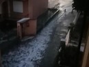 Una via di Santhià trasfomata in torrente Una via di Santhià trasfomata in torrente