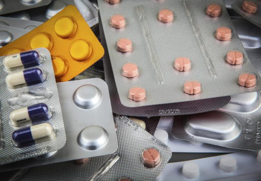 Raccolta farmaci: i totem traboccano, ed è pericoloso